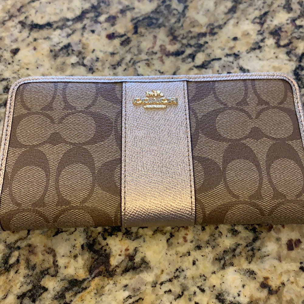 Brand new Coach Accordian Zip Wallet